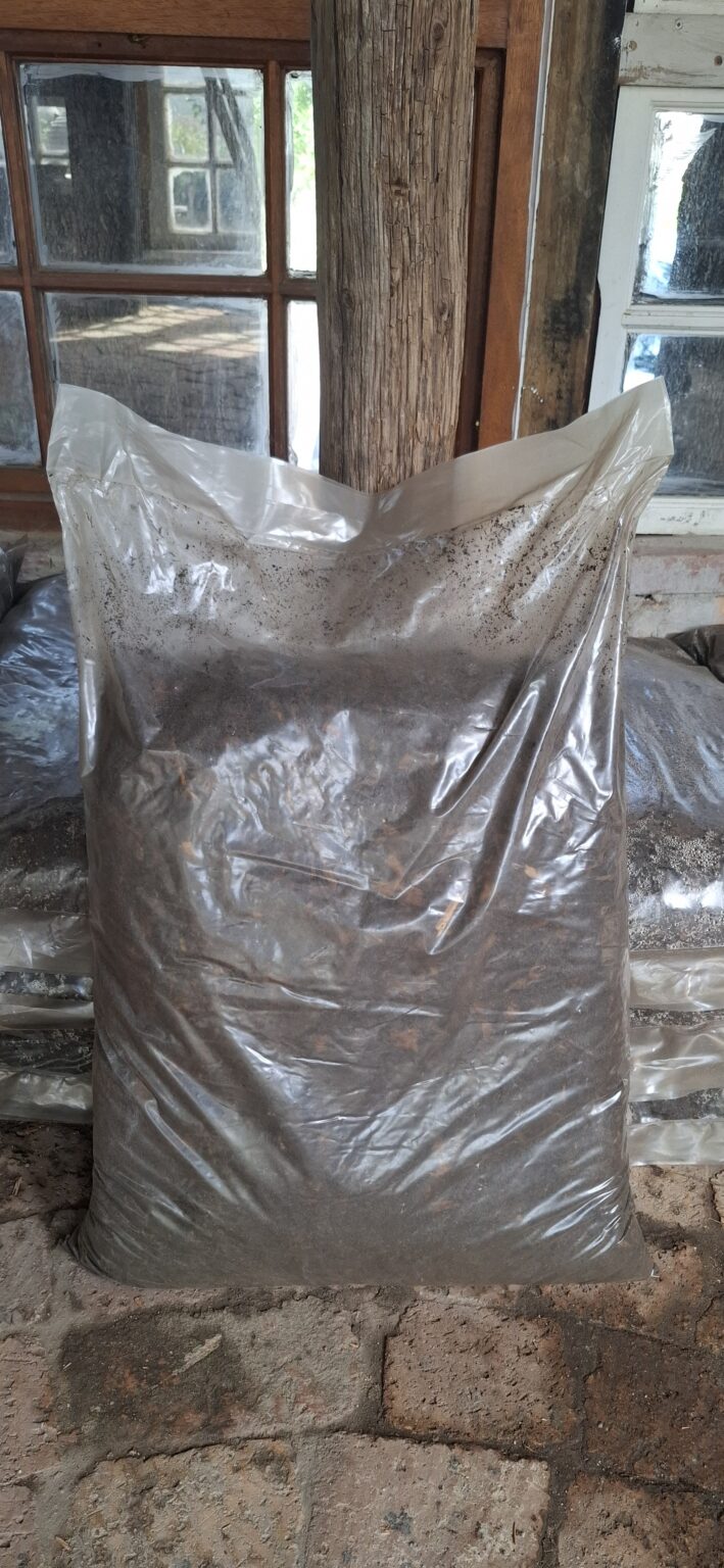 1000498187-scaled.jpg Red Door Rough Compost Bag 30dm